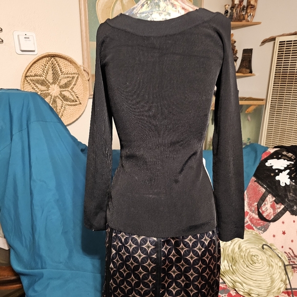 Inc  block long sleve top - Picture 3 of 8